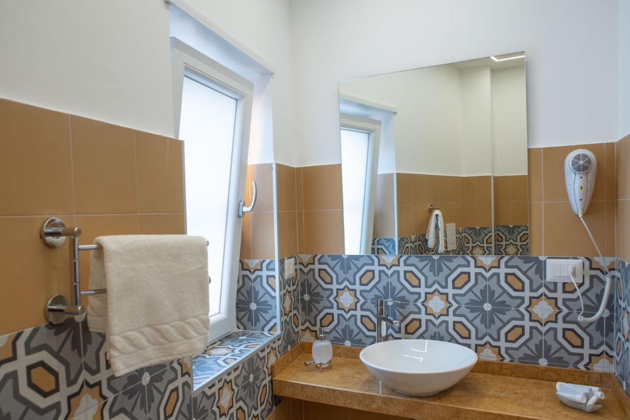 Palazzotto 902 Bed & Breakfast Crotone Exterior photo